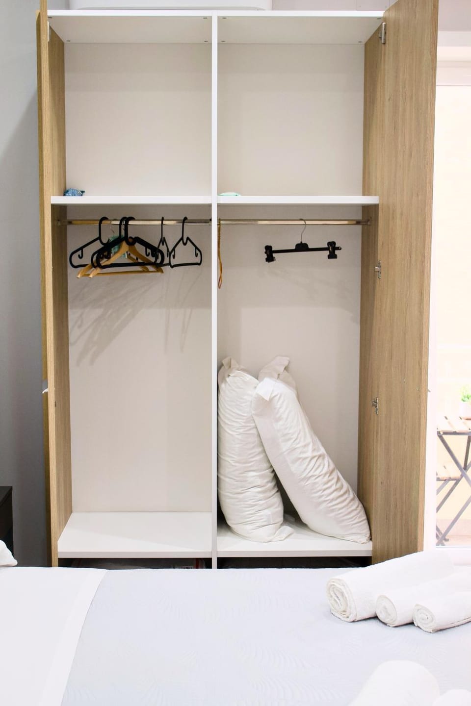 towels, wardrobe