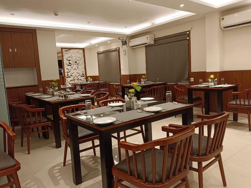Restaurant/places to eat, Restaurant/places to eat
