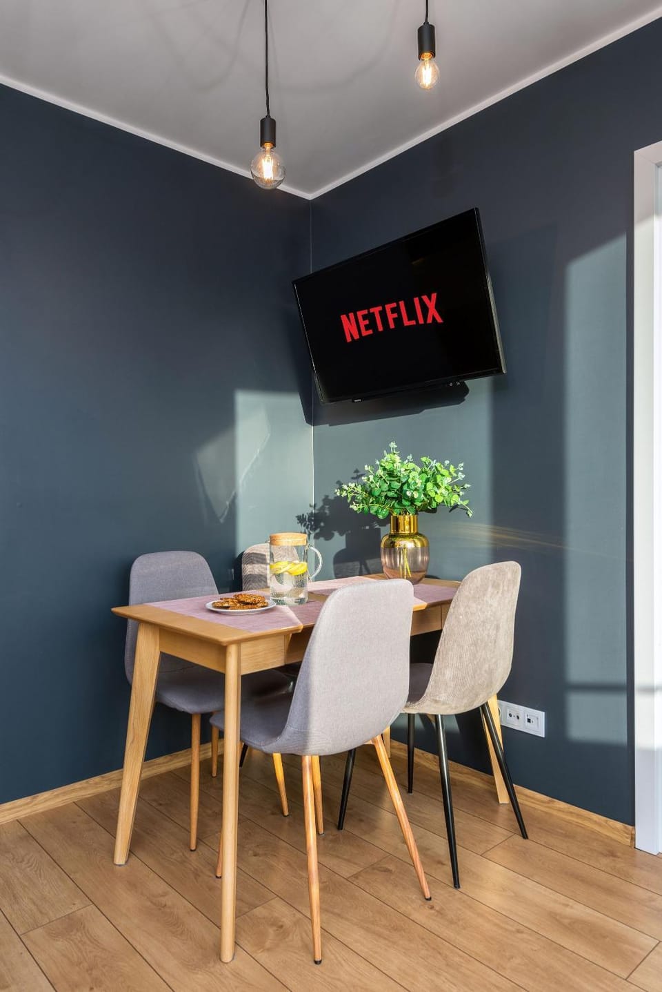 TV and multimedia, Dining area