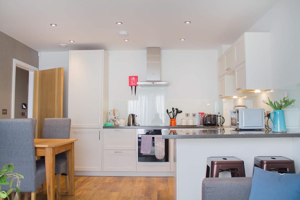 Modern & central - two bedroom & two bathroom apartment Apartment in Bath
