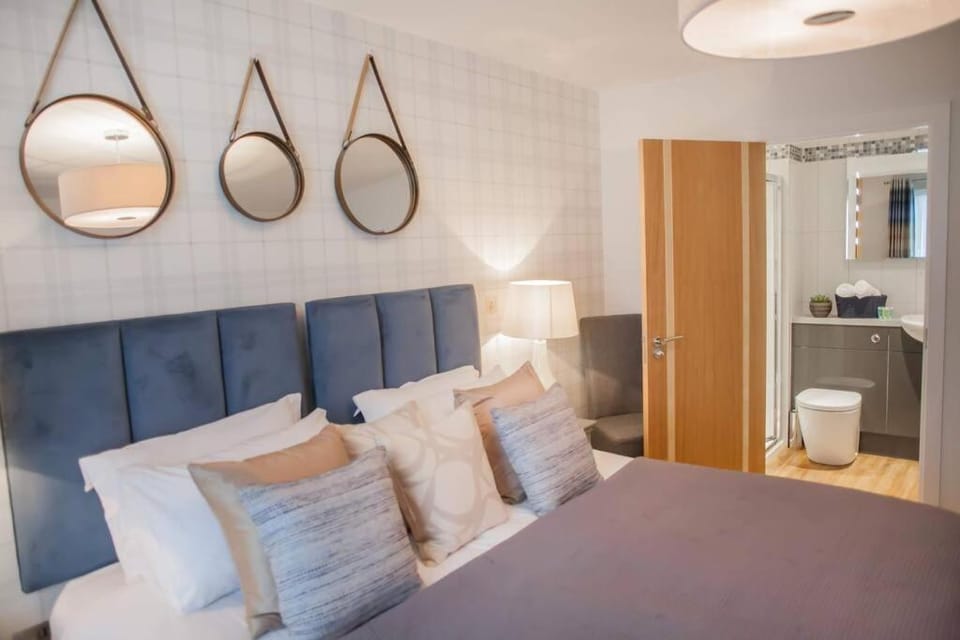 Modern & central - two bedroom & two bathroom apartment Apartment in Bath