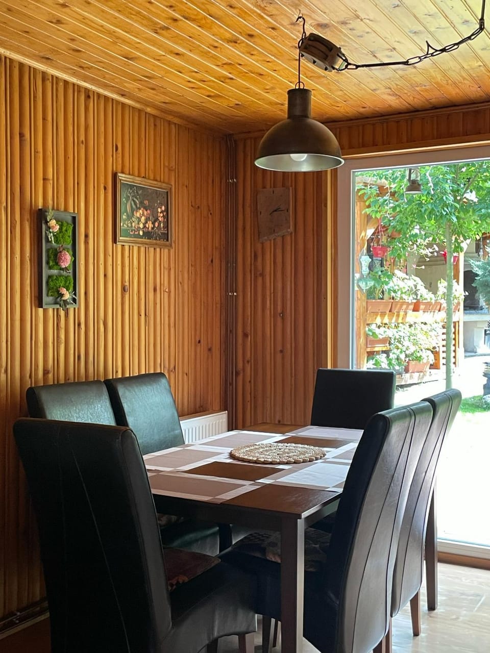 Dining area, kitchen
