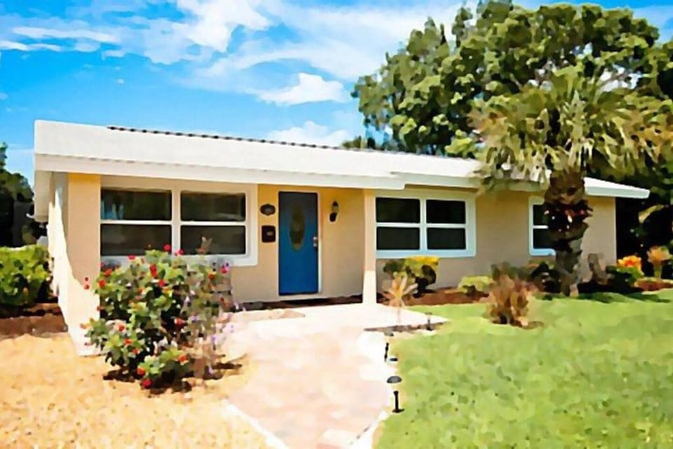 On Island! Private Pool Home-Walk to Great Beach! House in Venice