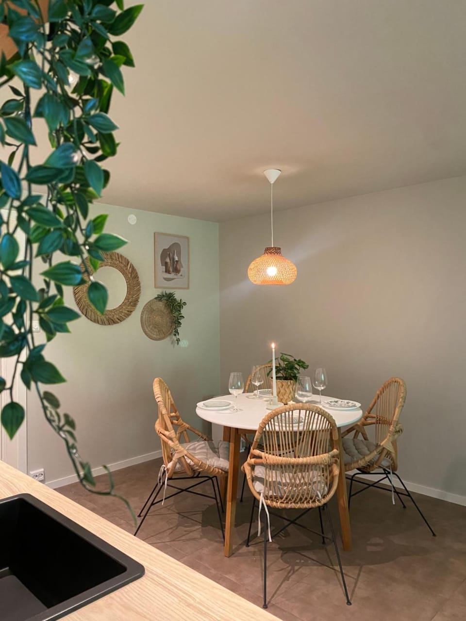 Seating area, Dining area