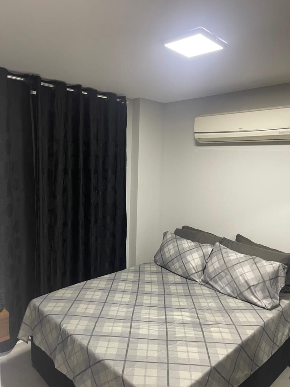 Bed, Photo of the whole room, Bedroom, air conditioner