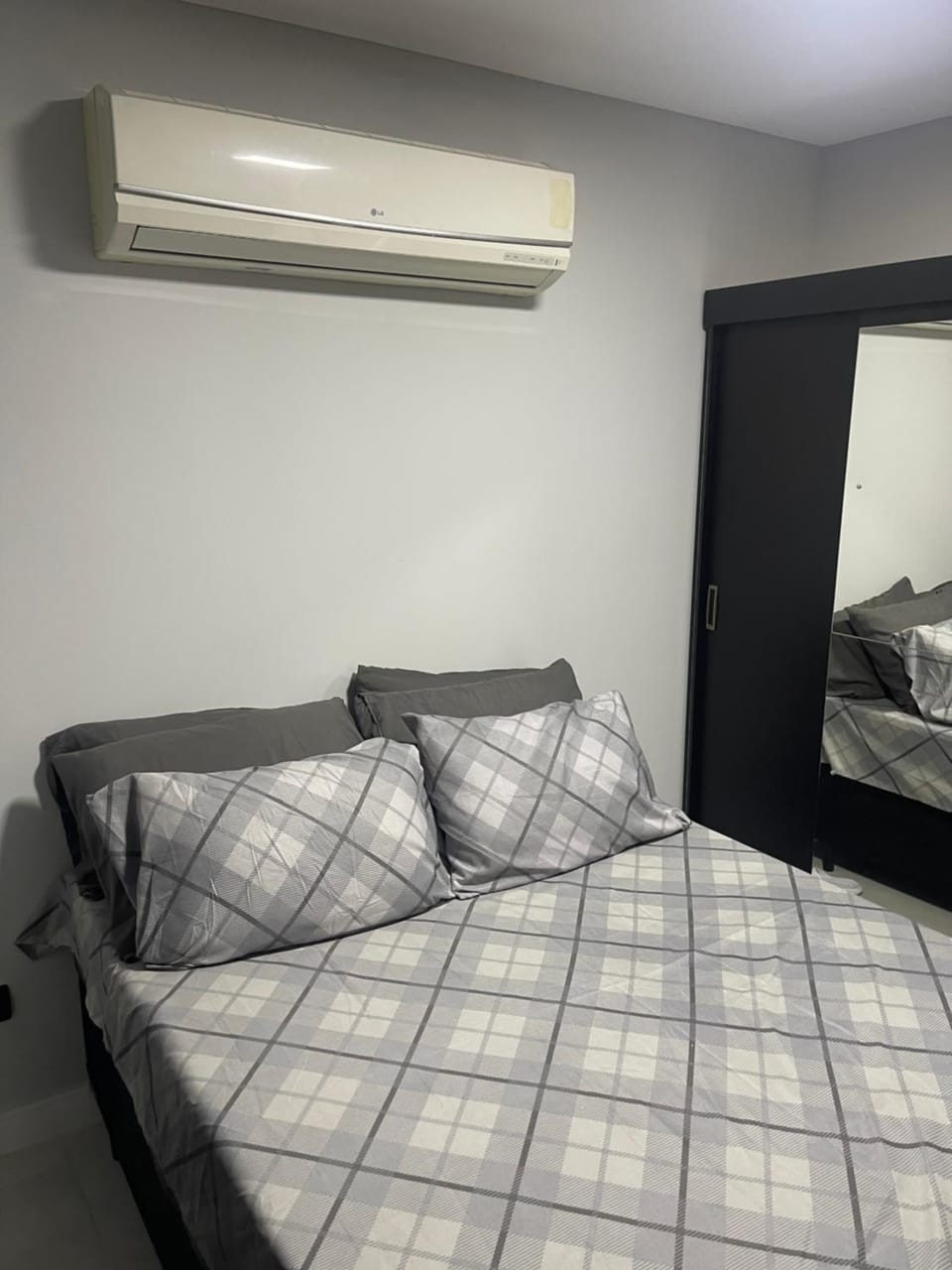 Bed, Photo of the whole room, Bedroom, air conditioner