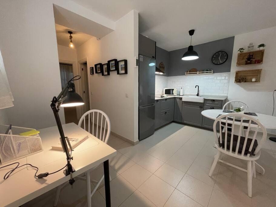 Dining area, minibar, stove, toaster