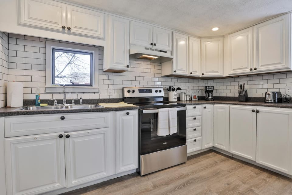 M20 Rentals Beautiful Salem NH 3bd 1ba Centrally Located Apartment in Methuen
