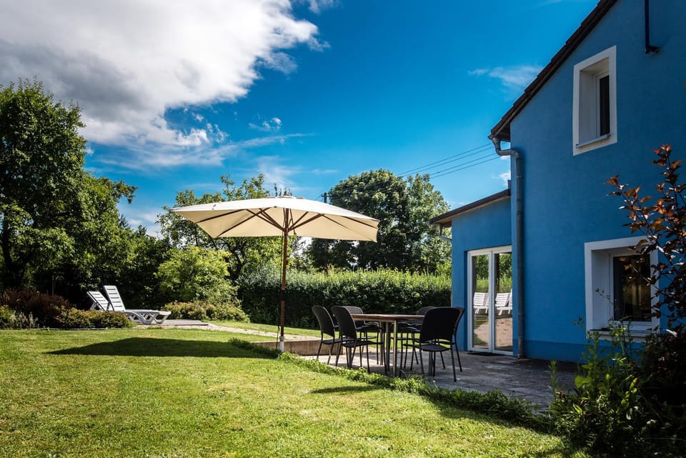 Property building, Garden, Garden, Balcony/Terrace