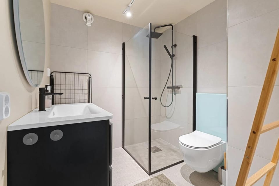 Shower, Toilet, Bathroom, washing machine