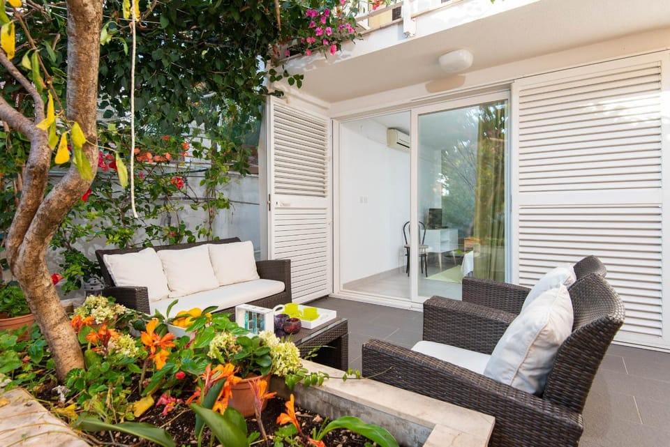 View (from property/room), Balcony/Terrace, Garden view