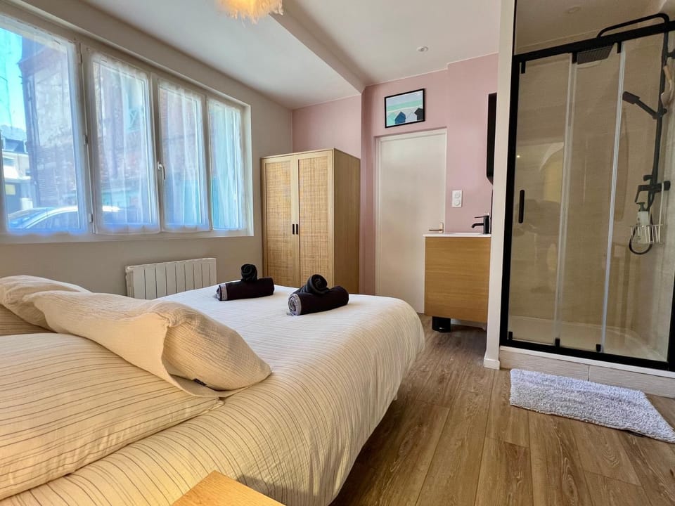 Bed, Bathroom, Bedroom, wardrobe