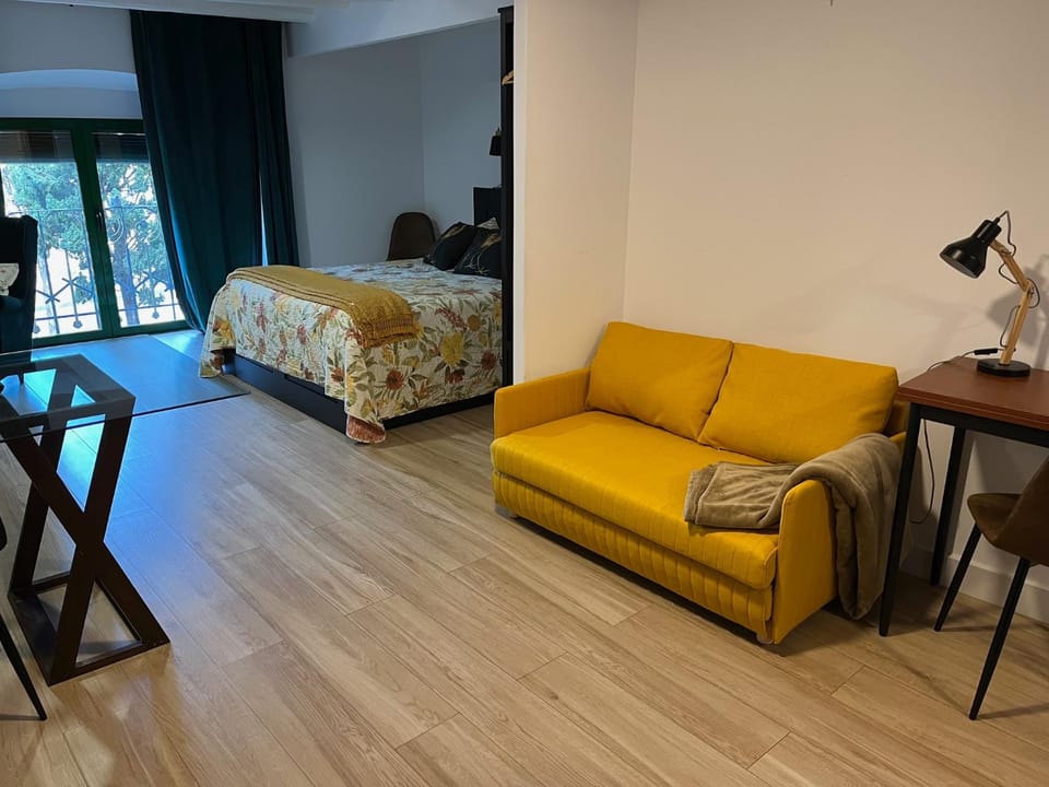 Living room, Photo of the whole room, Seating area