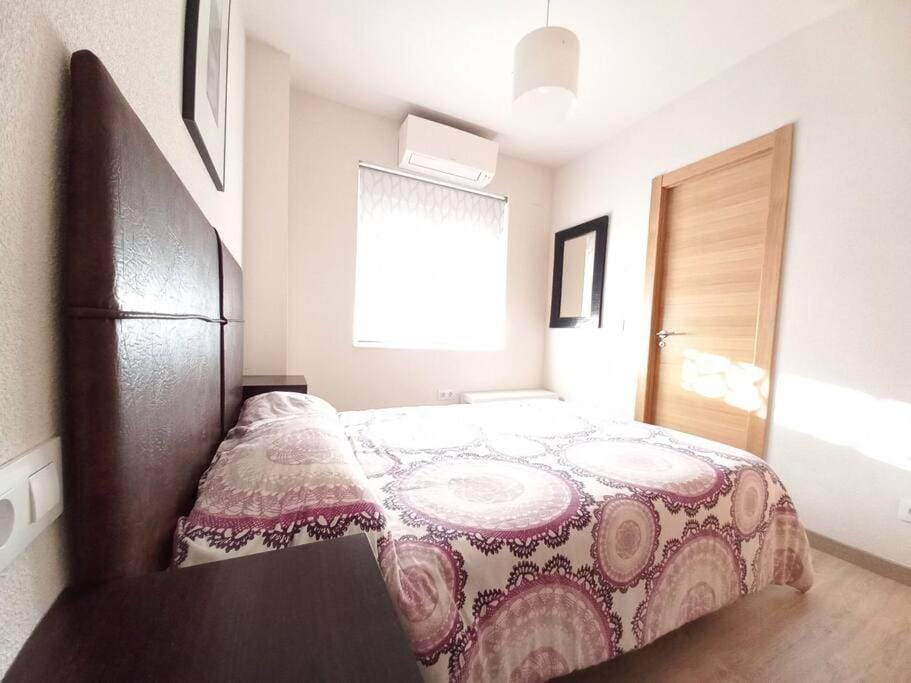 Bed, Photo of the whole room, Bedroom, air conditioner