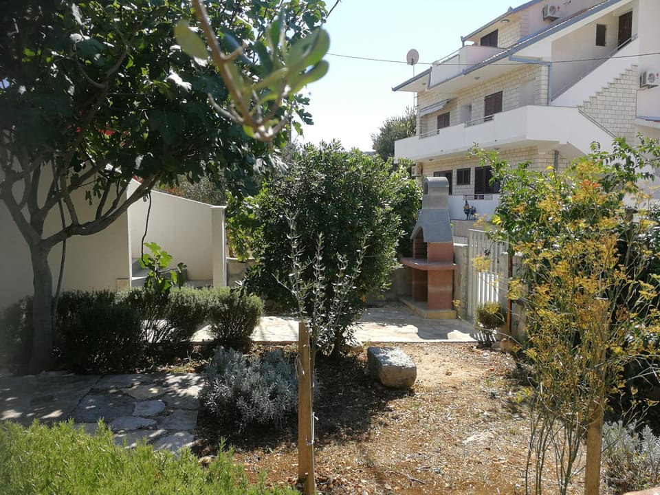 Guest House Dobriša Apartment in Šibenik-Knin County, Croatia