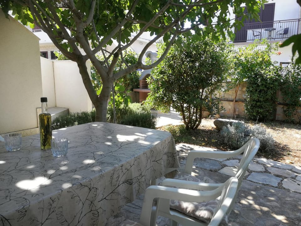 Guest House Dobriša Apartment in Šibenik-Knin County, Croatia