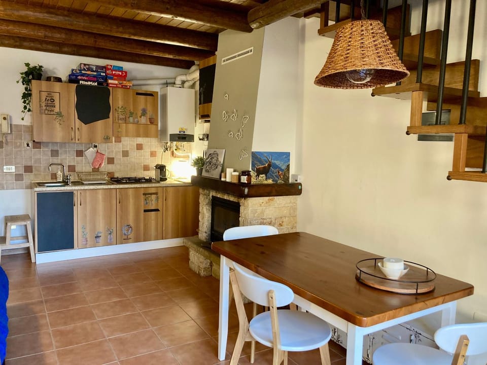 Kitchen or kitchenette, Living room, Seating area, Dining area, flat iron, kitchen