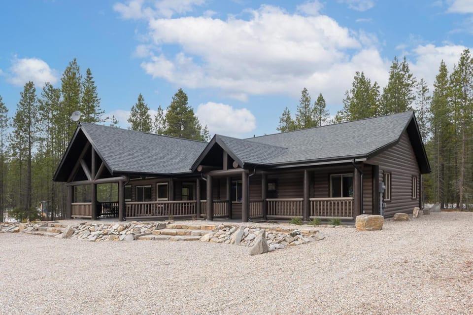 The Golden Eagle Cabin Cabin in Valemount