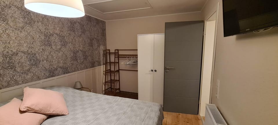 Bedroom, wardrobe