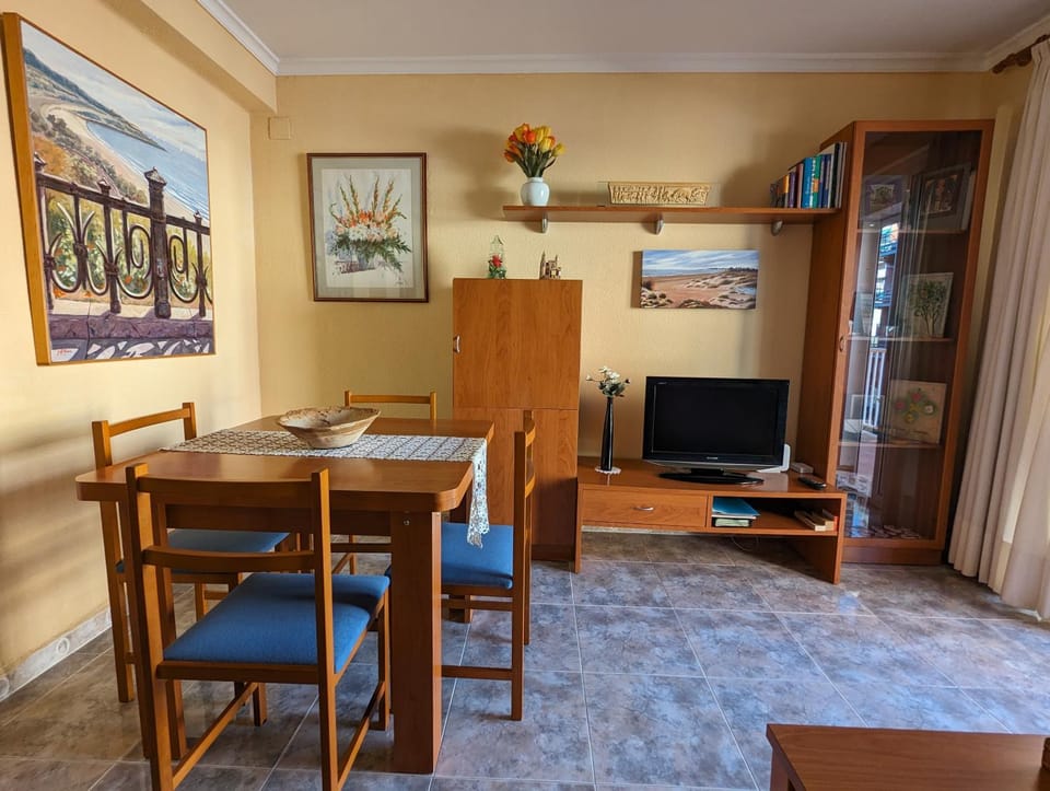 Communal lounge/ TV room, Living room, Dining area