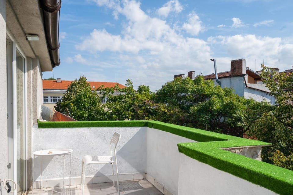 Property building, Day, View (from property/room), Balcony/Terrace