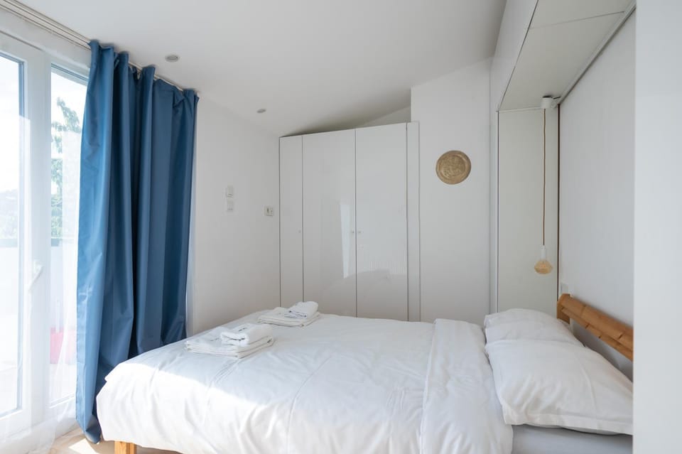 Bed, Photo of the whole room, Bedroom, wardrobe