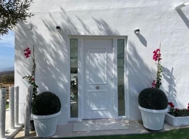Facade/entrance