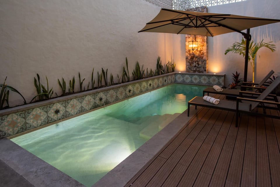 Swimming pool