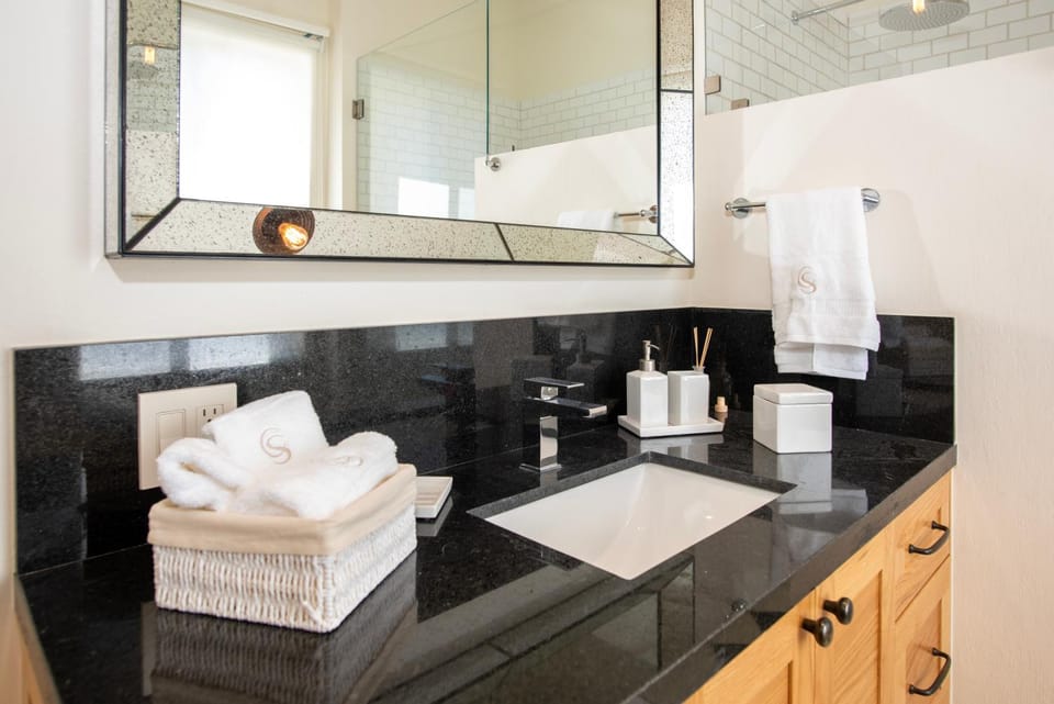 Bathroom, towels