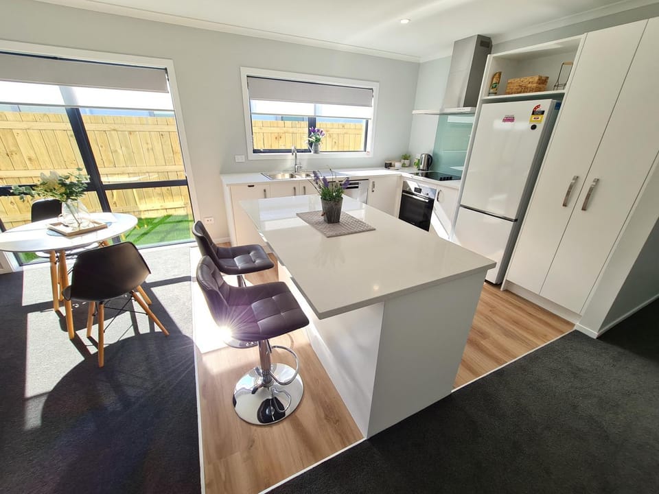 Coffee/tea facilities, Kitchen or kitchenette, Dining area, minibar, pet friendly, stove, toaster