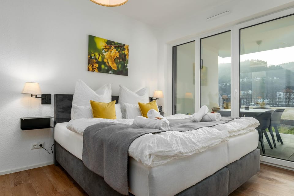 Bed, Photo of the whole room, Bedroom, towels