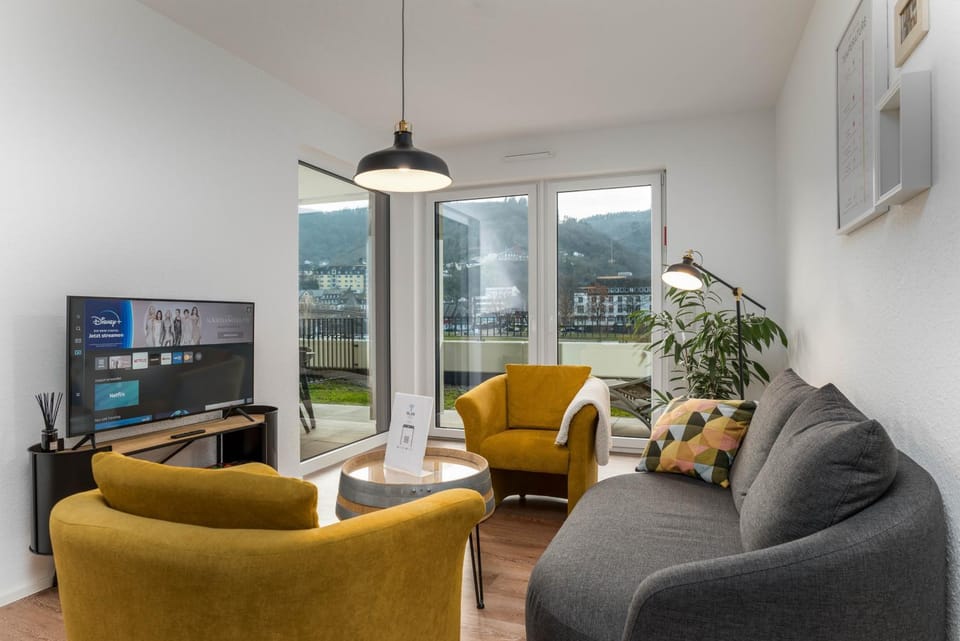 TV and multimedia, Living room, Seating area, Evening entertainment