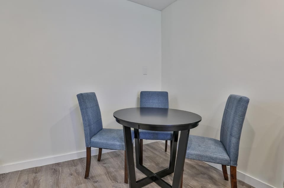 M20 Rentals Modern Apartment 2bd 1ba Centrally Located Salem, NH Apartment in Methuen