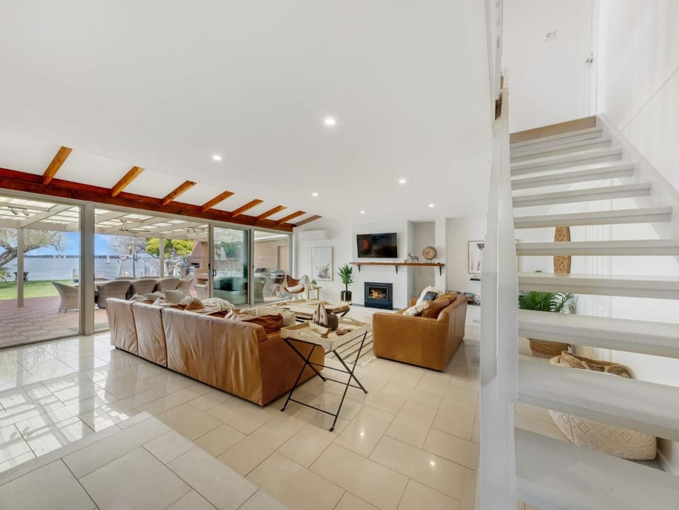 Lakehouse 61 House in Mulwala
