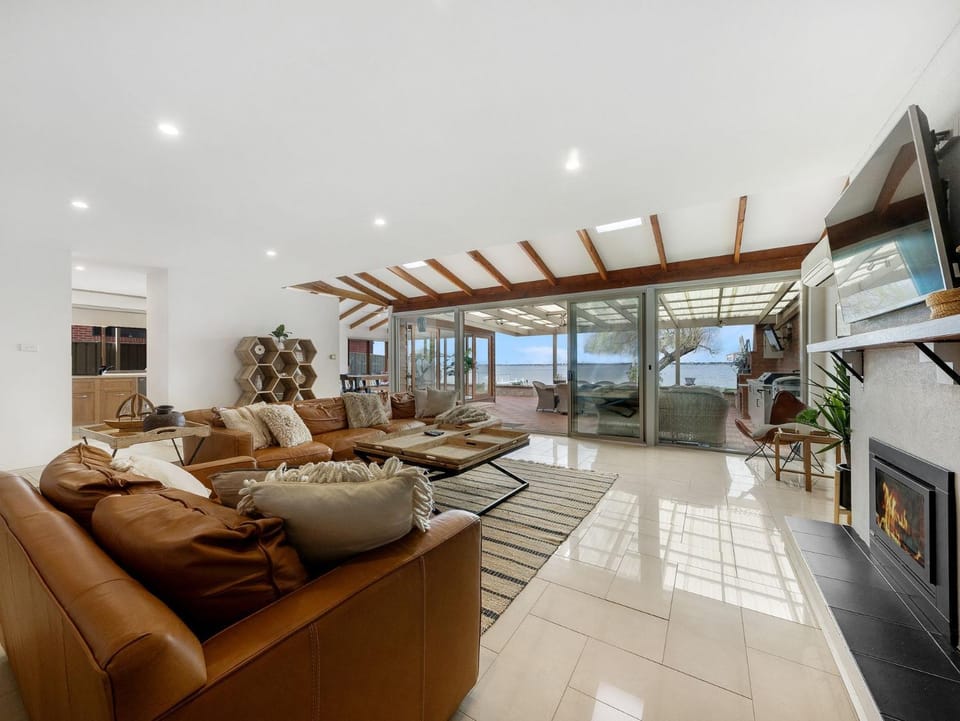 Lakehouse 61 House in Mulwala