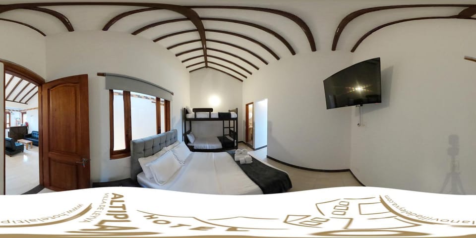 Bed, TV and multimedia, Photo of the whole room, Bedroom