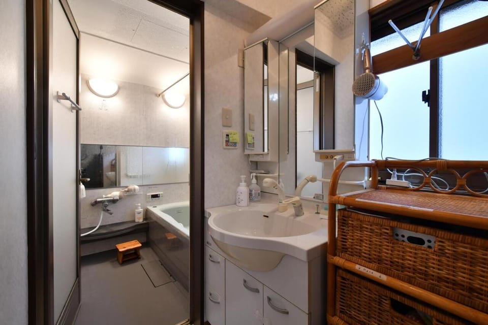 Bathroom, Bath, towels