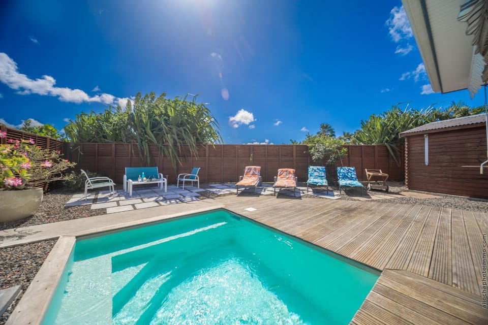 Pool view, Swimming pool, sunbed
