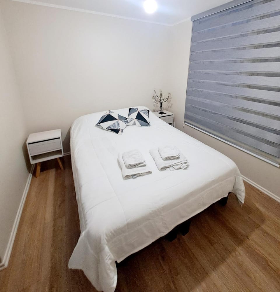 Bedroom, towels