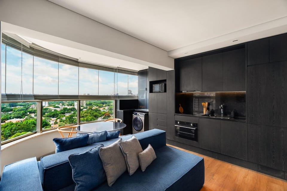 Coffee/tea facilities, Kitchen or kitchenette, Living room, Seating area, Dining area