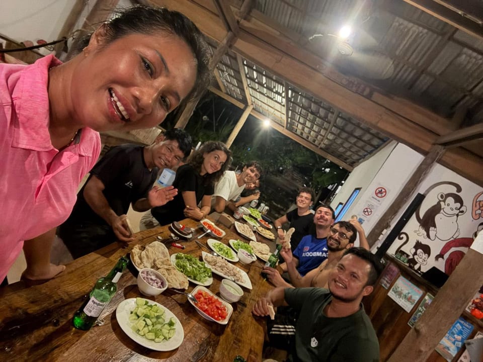 Restaurant/places to eat, Night, People, Food and drinks, Dining area, Evening entertainment, Food, Guests, Area and facilities, Dinner, Drinks, group of guests