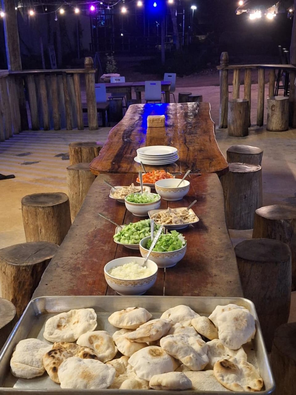 Restaurant/places to eat, Night, Food and drinks, Dining area, Evening entertainment, Food, Dinner