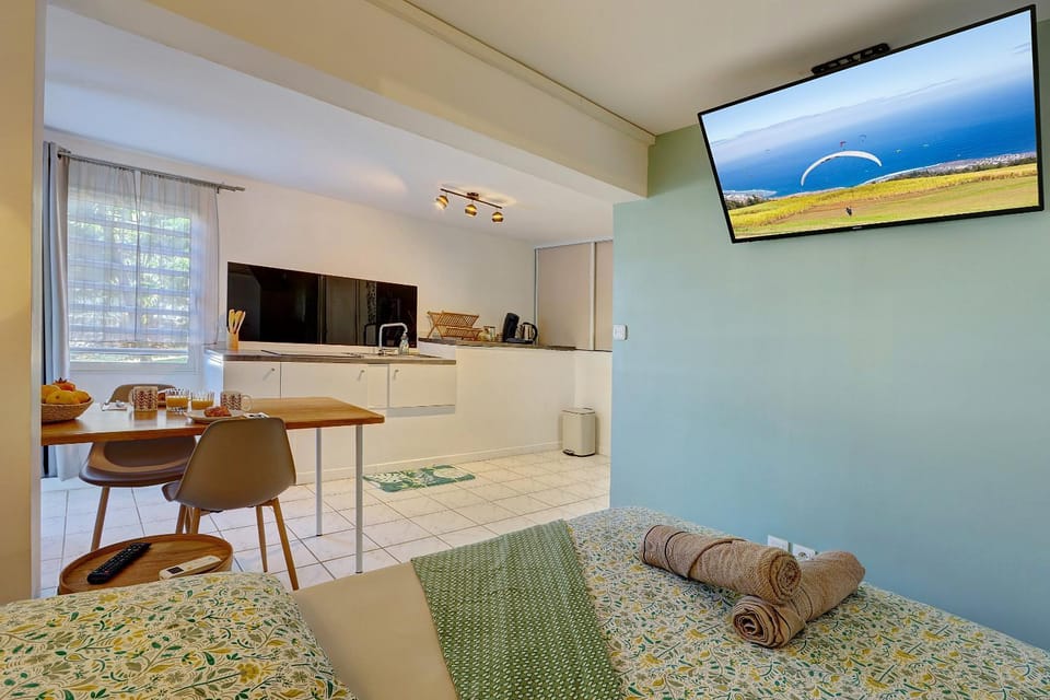 TV and multimedia, Living room, Photo of the whole room, Dining area, kitchen