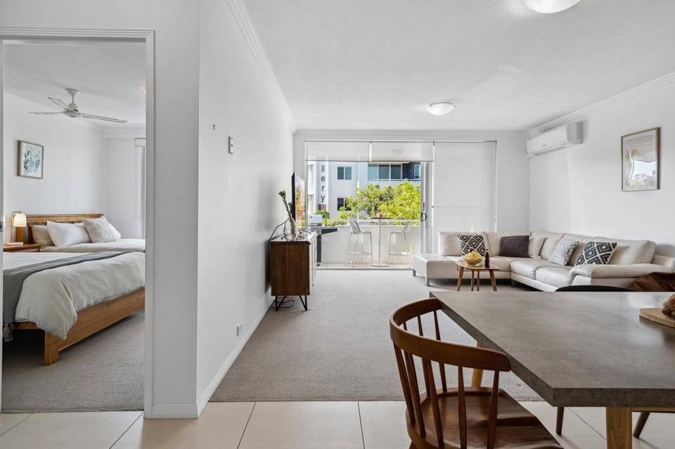 Luxury Stays Varsity-Robina-Bond Apartment in Burleigh Heads