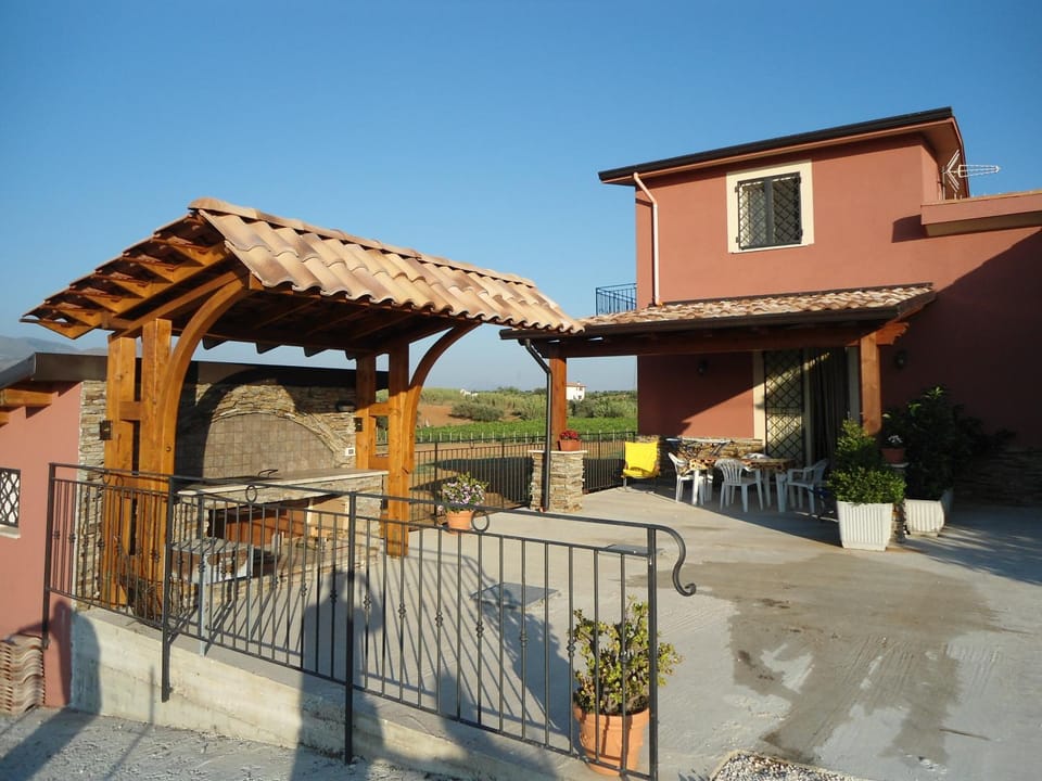 Facade/entrance, Activities, BBQ facilities, BBQ facilities, Balcony/Terrace, Balcony/Terrace, Dining area