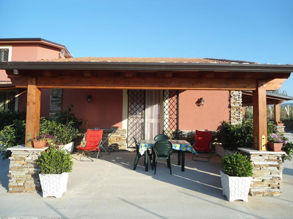 Facade/entrance, Balcony/Terrace, Balcony/Terrace, Dining area