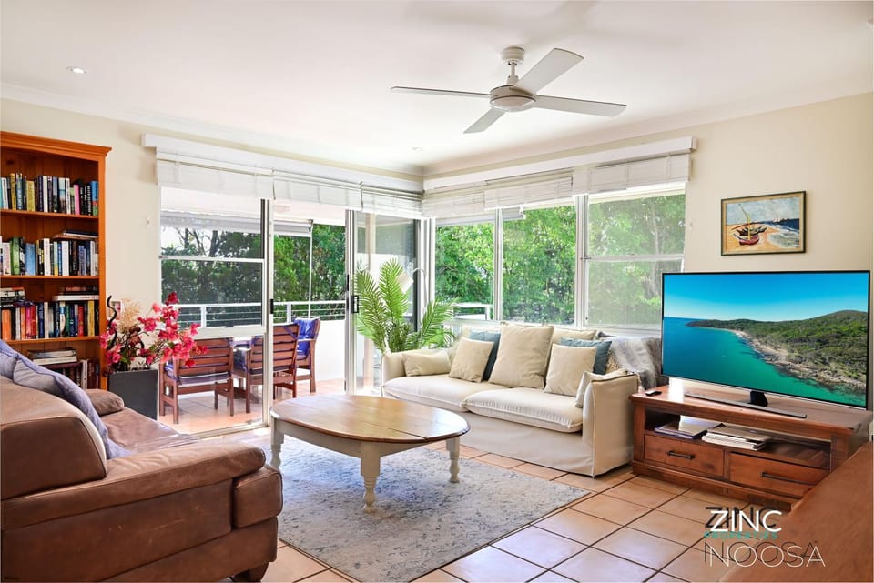 TV and multimedia, Living room, Seating area, fireplace, air conditioner
