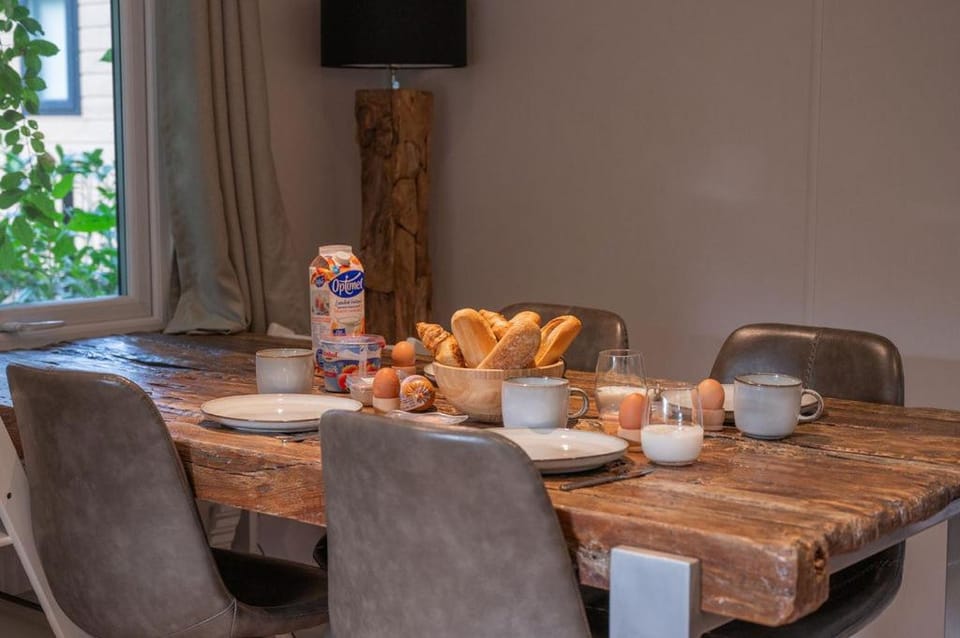 Food and drinks, Dining area, Breakfast