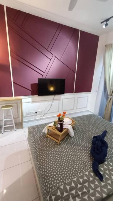 Bed, TV and multimedia, Photo of the whole room, Bedroom, towels