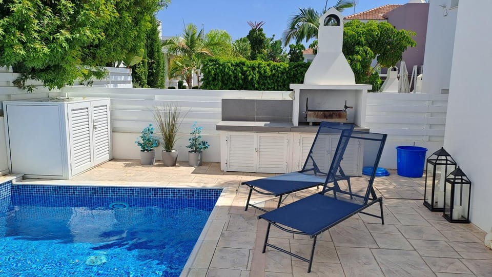 BBQ facilities, Pool view, Swimming pool, sunbed